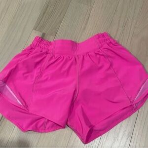 Lululemon Hotty Hot Low Rise Lined Short 2.5”